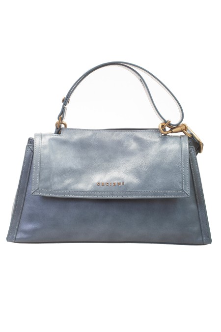 Shop ORCIANI  Borsa: Orciani borsa Sveva Longuette Notturno in pelle con tracolla
Dimensioni: Larghezza 34 cm Altezza 18 cm Profondità 14 cm.
Tre tasche interne, di cui una con zip
Chiusura con patta con bottone magnetico.
Apertura a scomparsa sulla parte alta della patta, tracolla di servizio regolabile e rimovibile.
Vitello effetto vissuto, finiture in ottone dorato.
Composizione: 100% Pelle.
Made in Italy.. B02159 NTT-CIELO